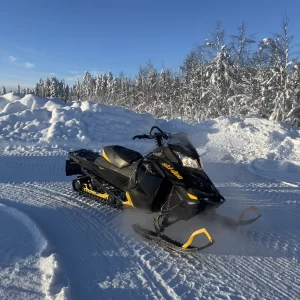 Moottorikelkka Ski-Doo 600 H.O ETEC 137" - Vuokraus Levi