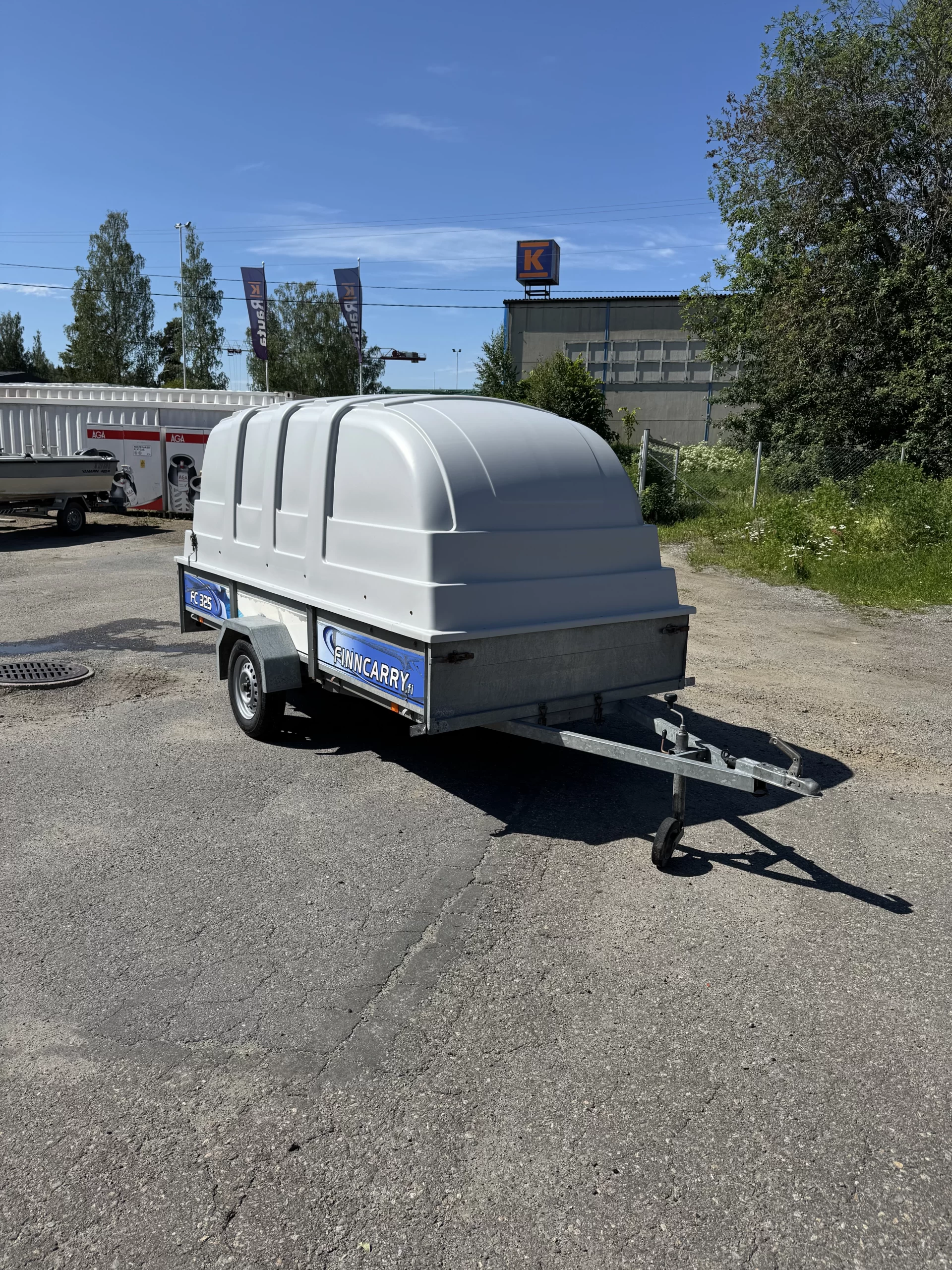 Kipillä varustetun peräkärryn vuokraus Valkeakoskella