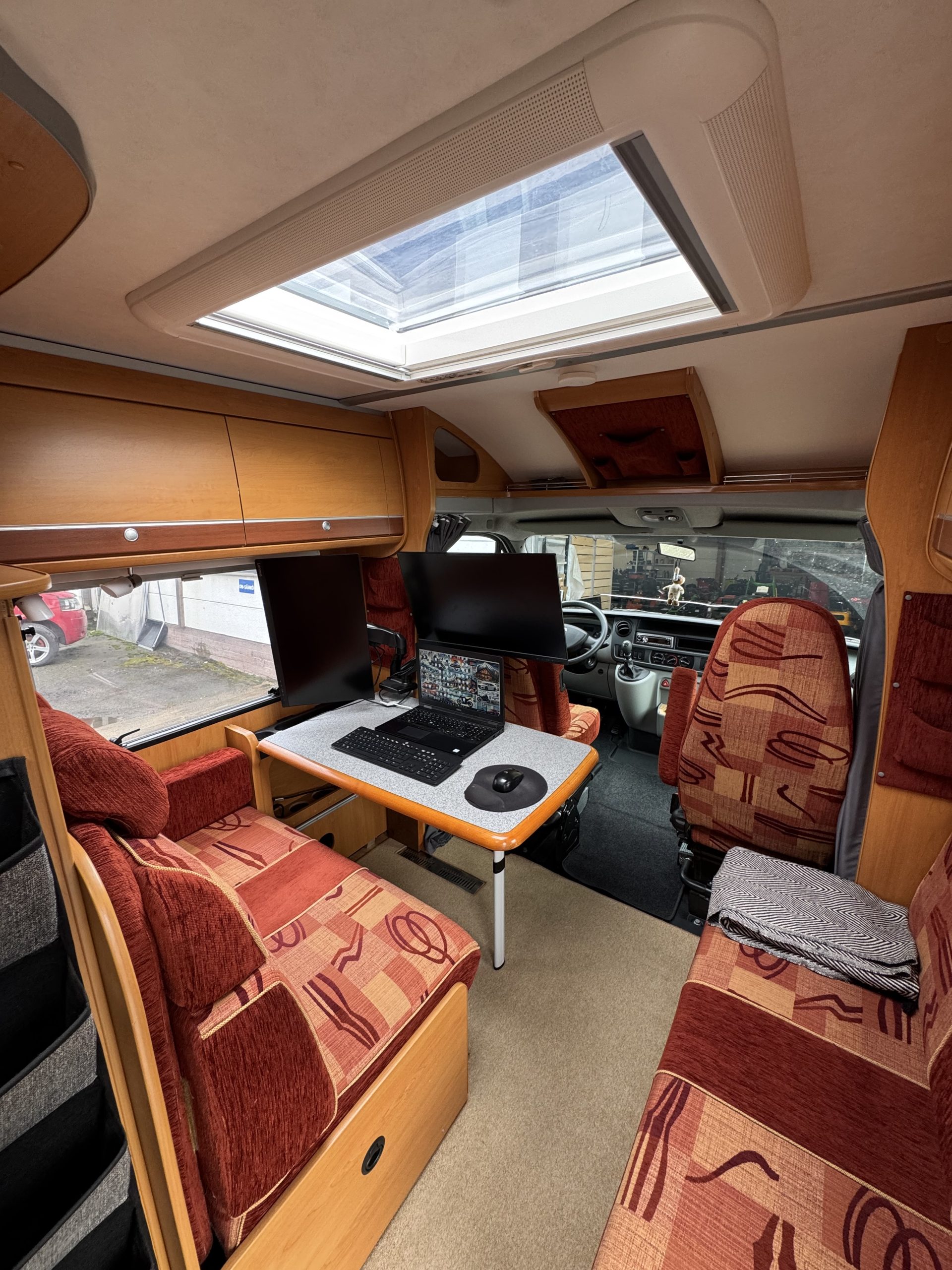 Asuntoauton vuokraus Pirkanmaa, Dethleffs Esprit RT6874, Renault - Image 6